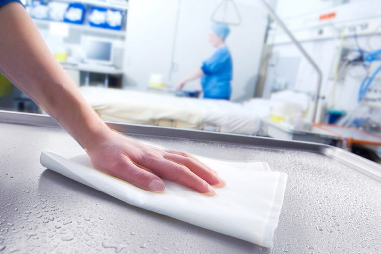 One way to avoid negative restaurant reviews online